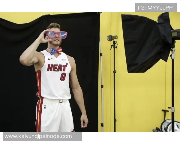 阿贾调侃阿德巴约训练时要展现女性风采引发热议